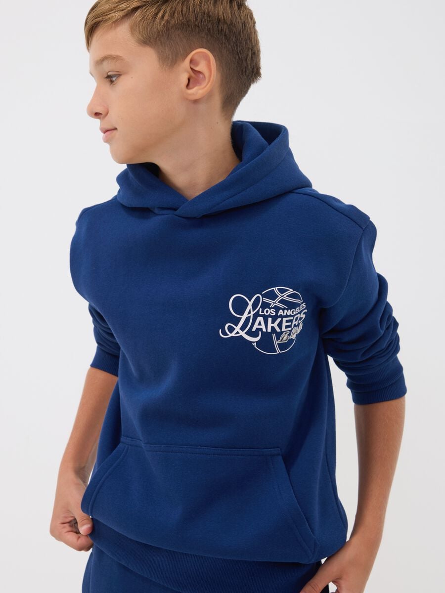 Felpa blu con cappuccio in misto cotone con stampa Lakers per ragazzo_0