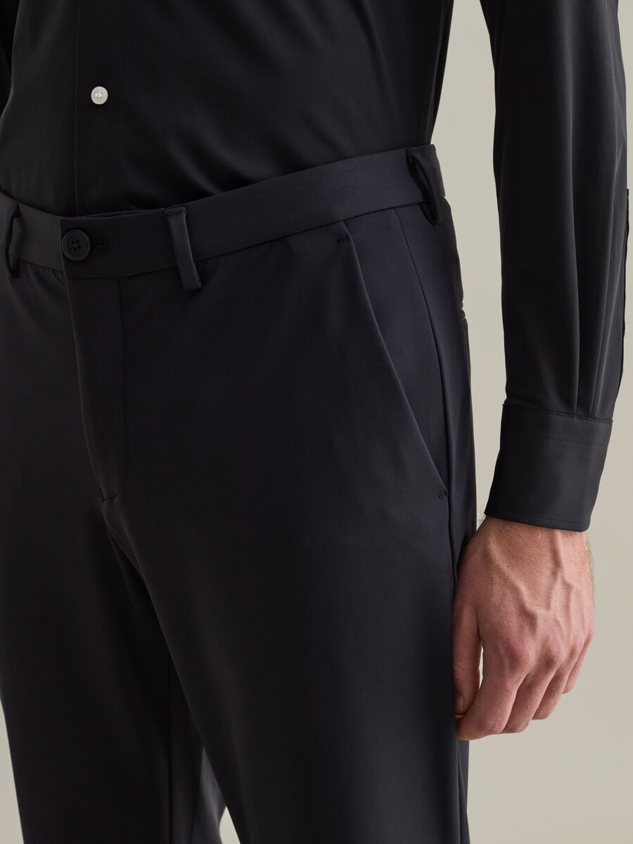 Tech chino trousers in technical fabric_3