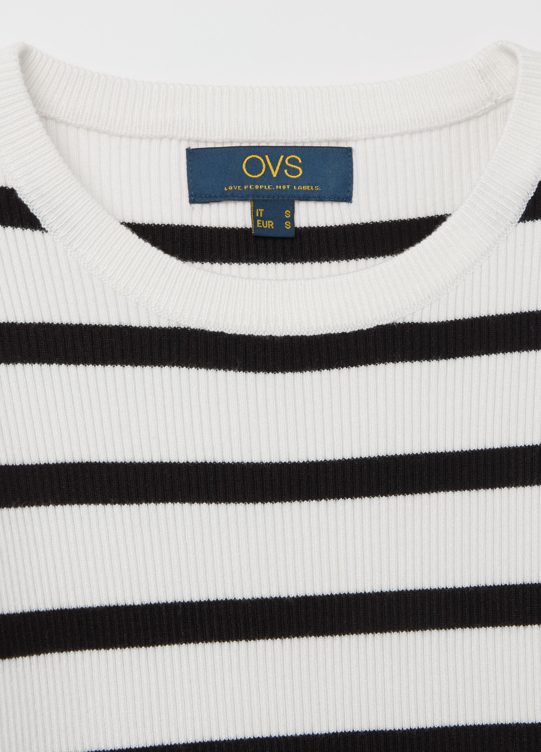 Ribbed top with striped pattern