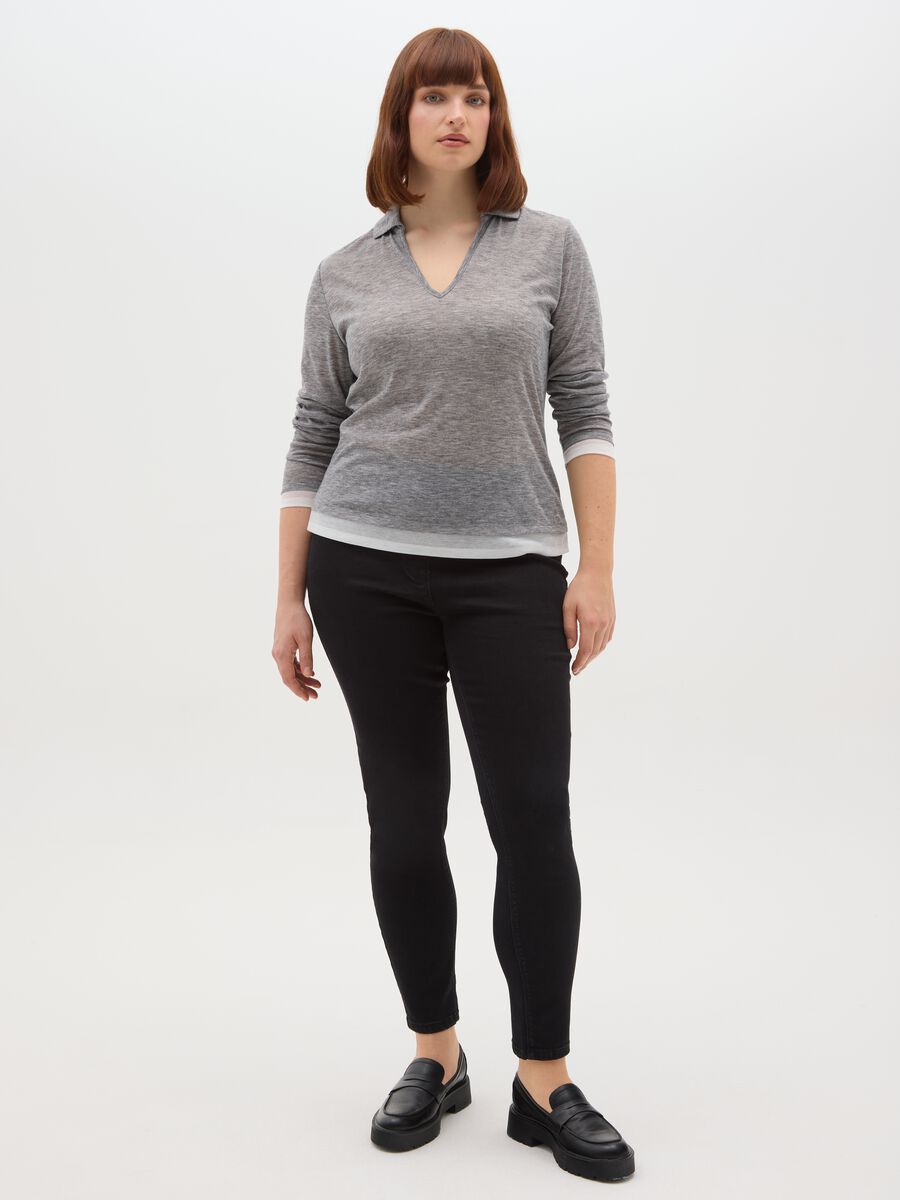 Maglia grigia regular fit con scollo a V_1