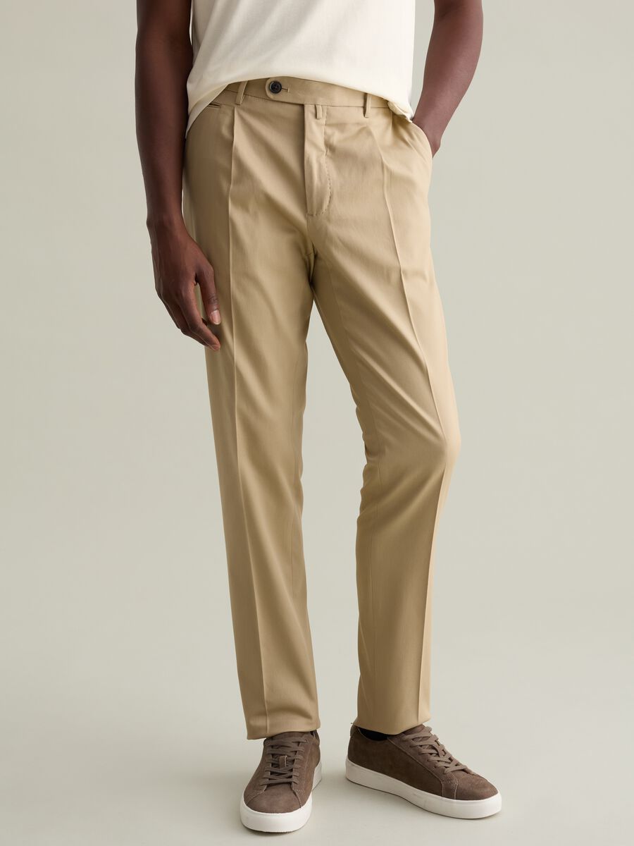Contemporary chino trousers with darts_1
