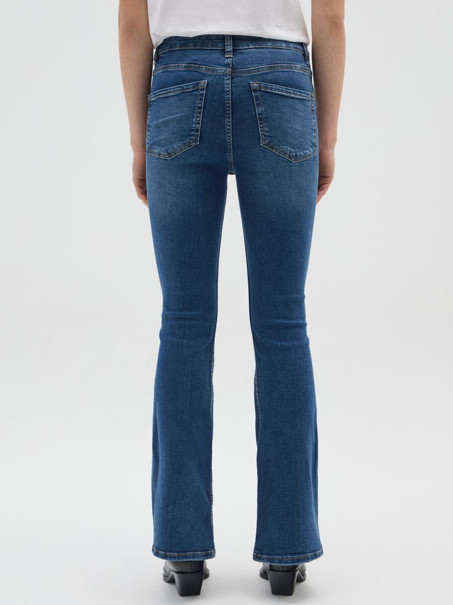Jeans flare blu in denim elasticizzato_2