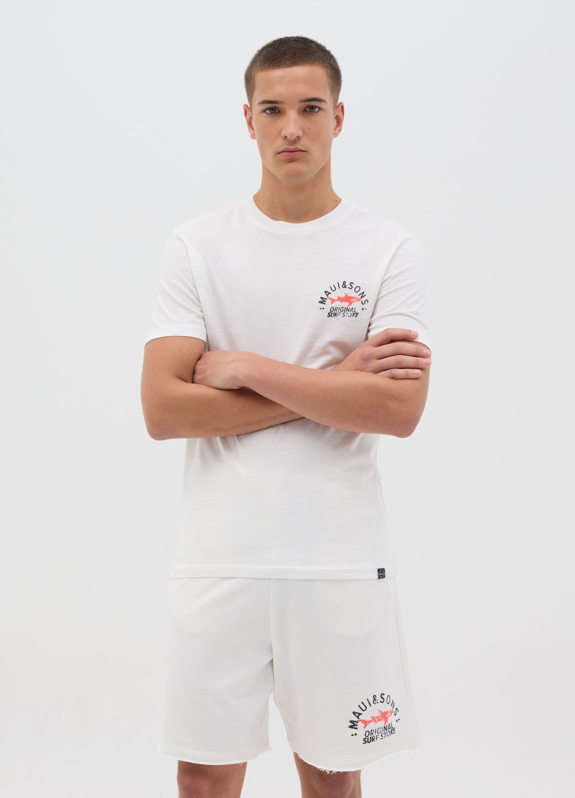 Maui & Sons white short-sleeved T-shirt