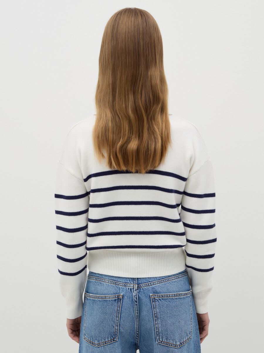Top with blue and white stripes and polo neck_2
