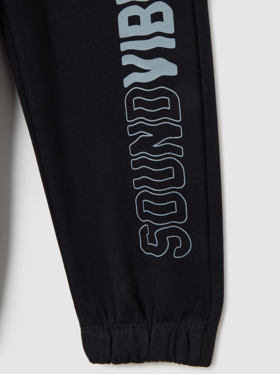 Fleece joggers with "Worldwide Music Tour" print_3