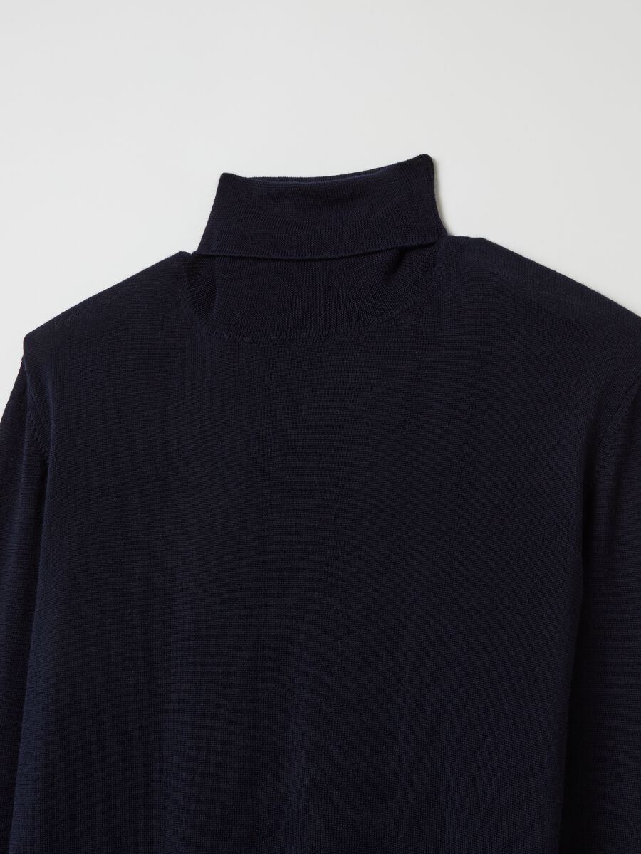 Merino wool pullover with high neck_5