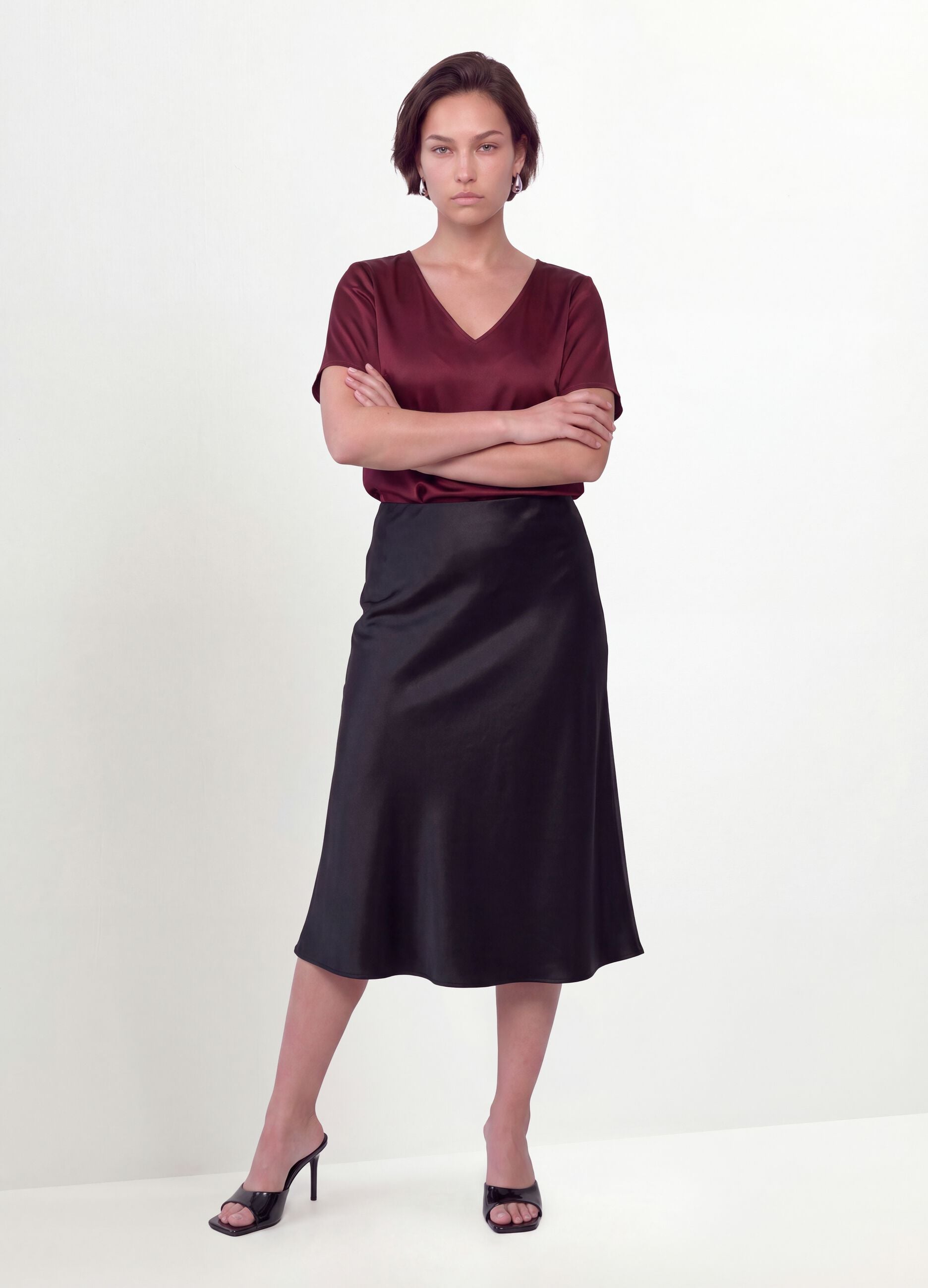 Red satin V-neck blouse in stretch fabric, regular fit