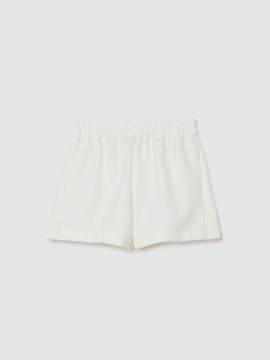 Cozy white shorts with embroidery_1