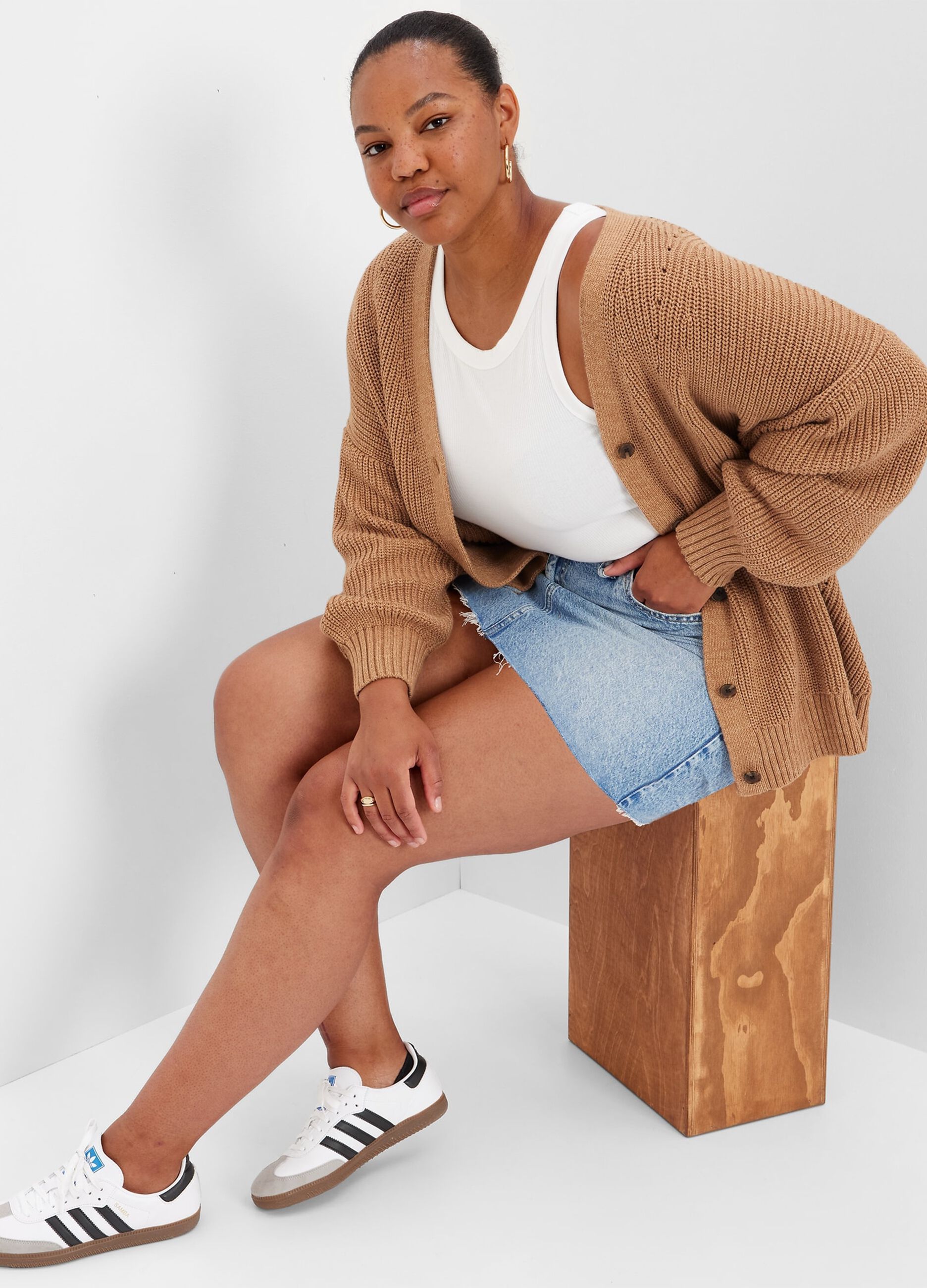 Oversized cardigan with buttons
