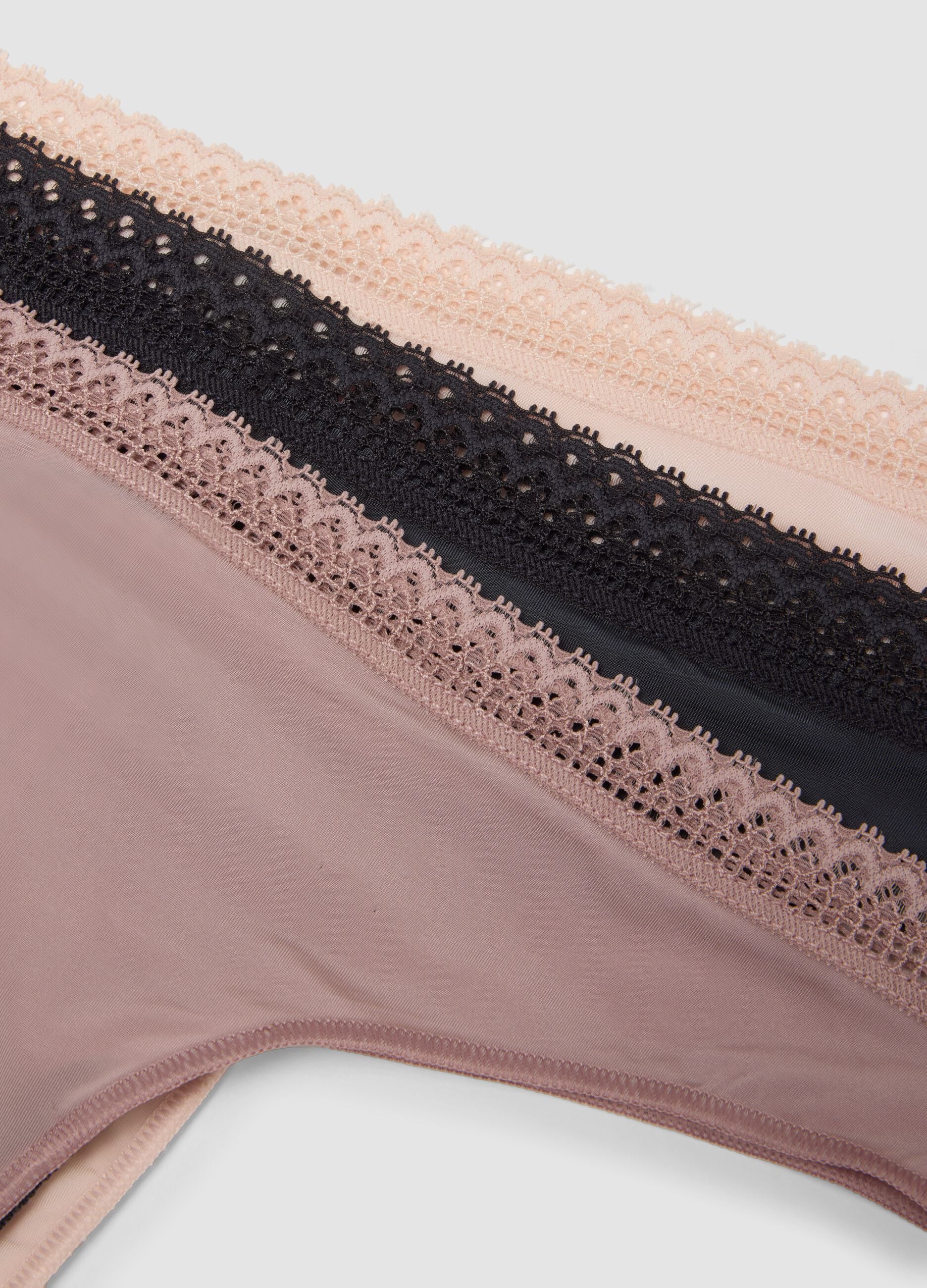 Tripack di slip brasiliane multicolor con rifinitura in pizzo