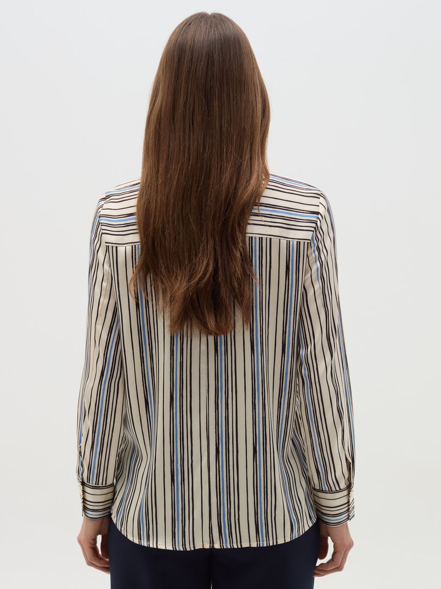 Satin shirt with side splits_2