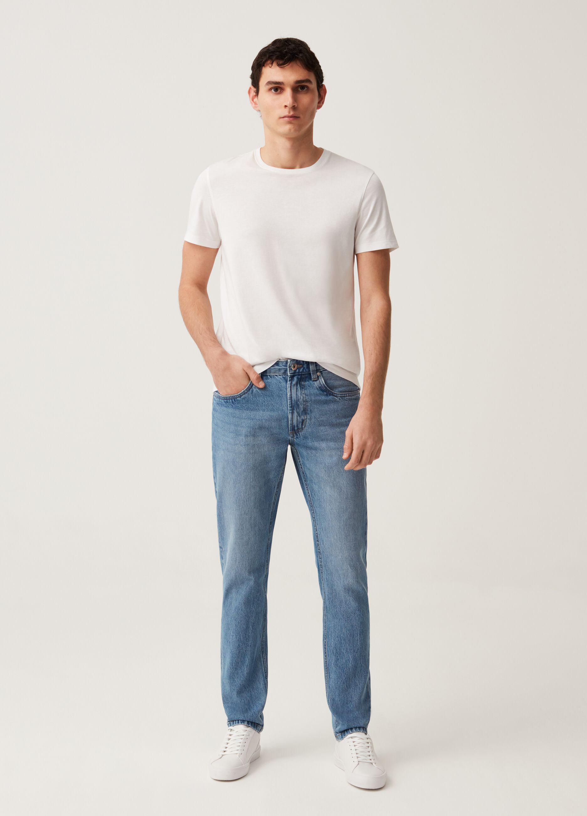 Slim-fit jeans with five pockets