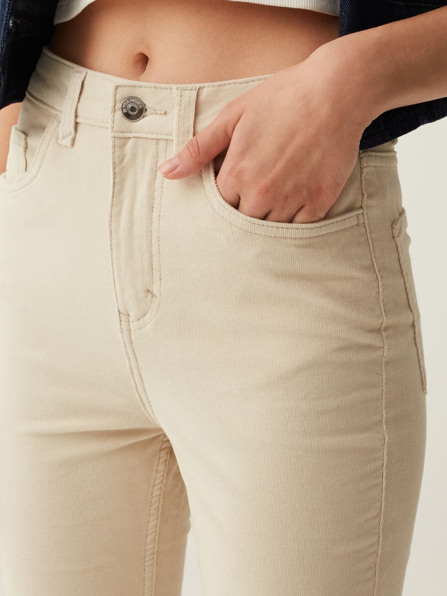 Pantaloni flare fit in corduroy_3