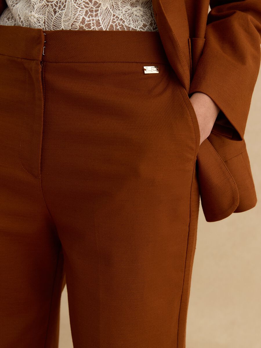 Brown wide leg trousers in stretch cotton and linen blend_3