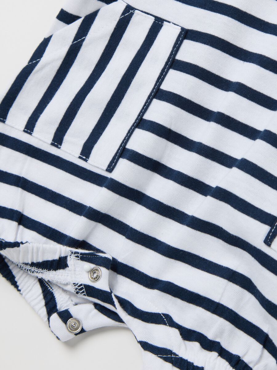 Cotton onesie with white and blue stripes_3