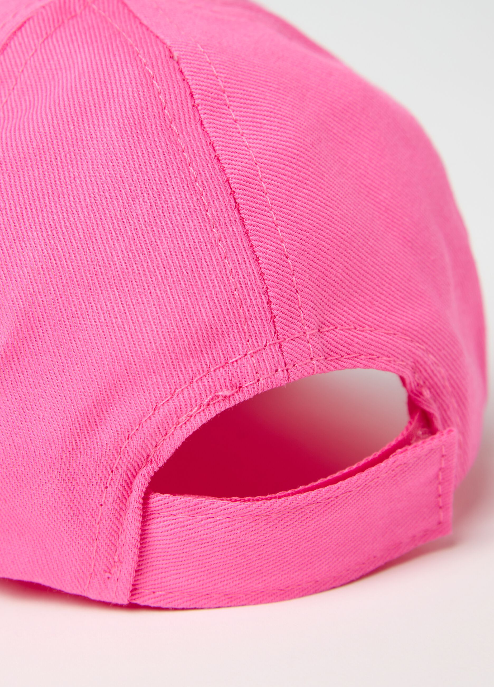 Pink baseball cap with Minnie Mouse embroidery