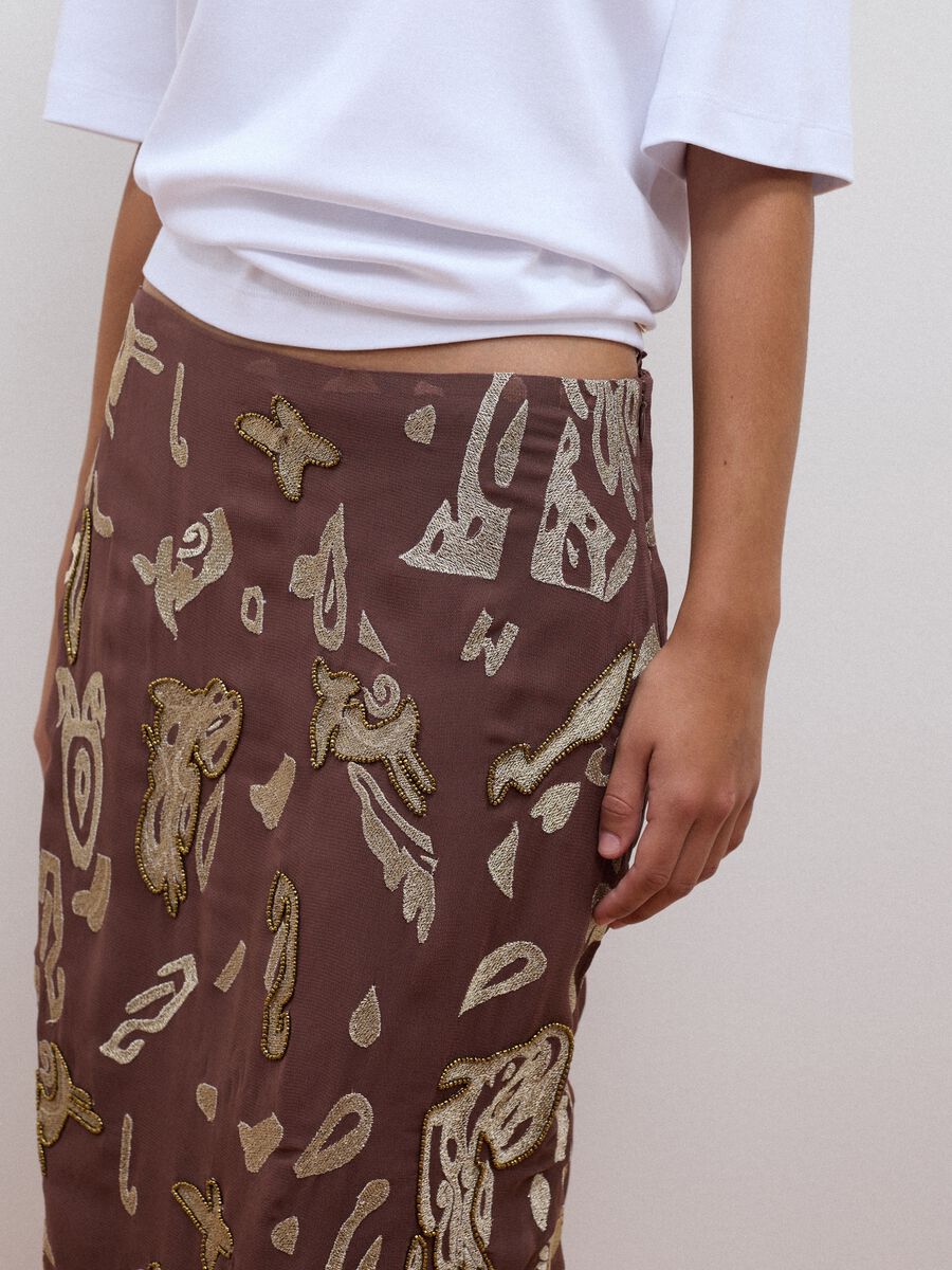 Brown midi skirt in pure viscose with embroidered motif_2