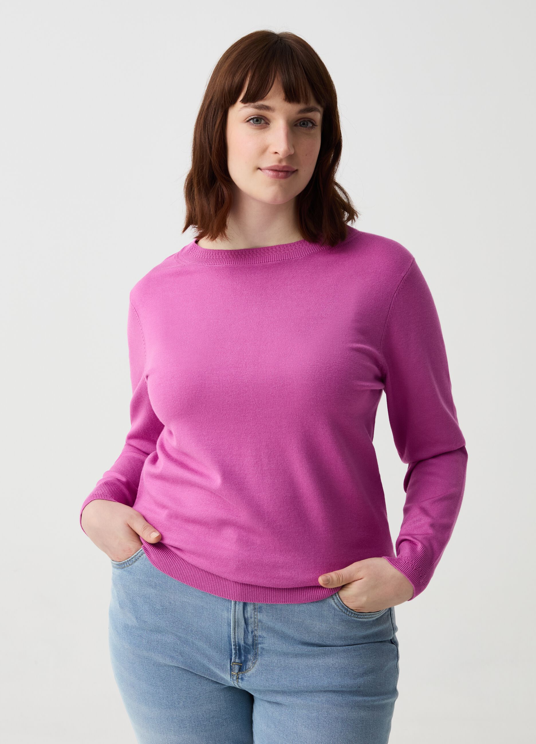 Curvy pullover with round neck