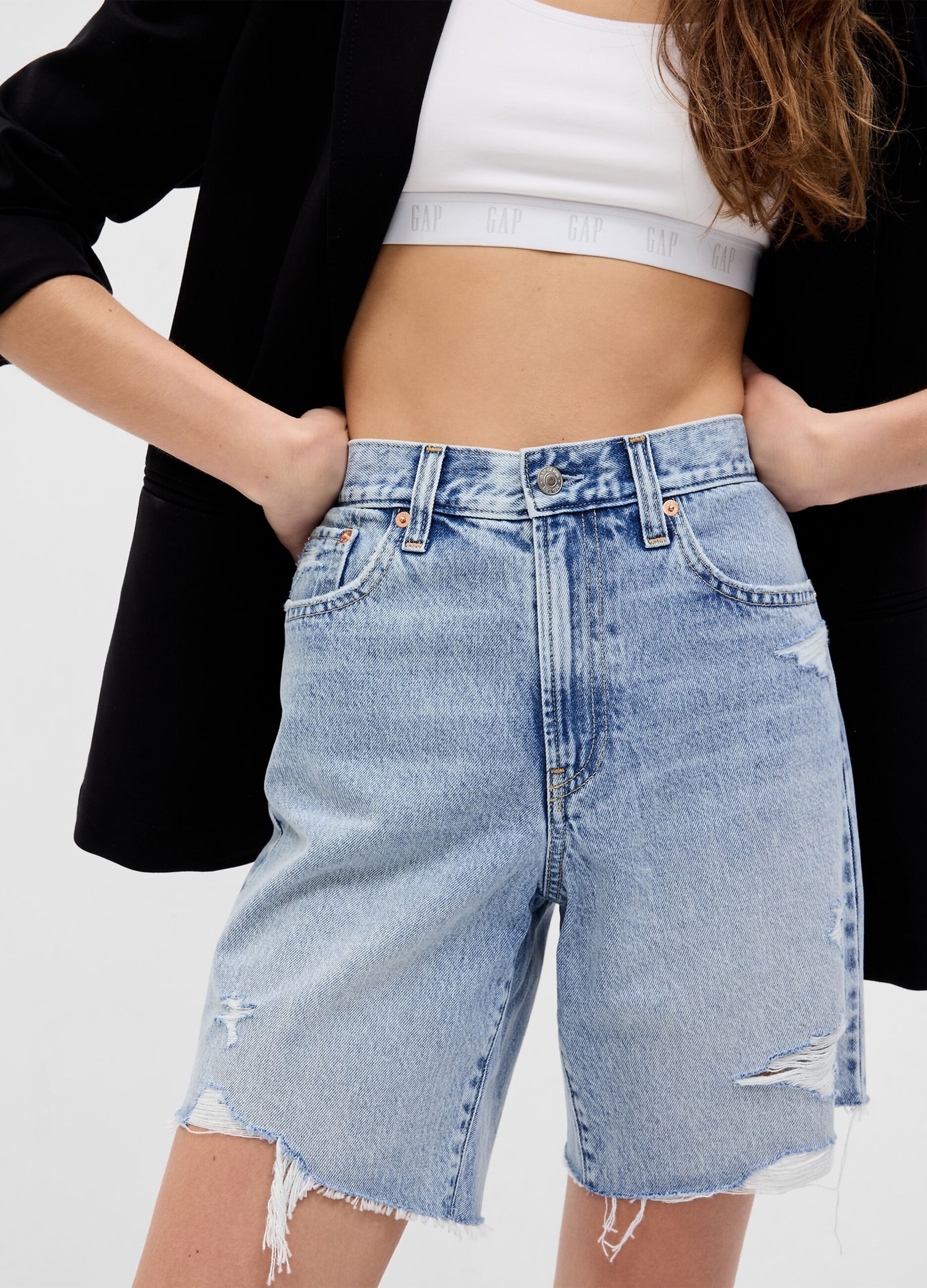 Bermuda loose fit in denim con abrasioni_1