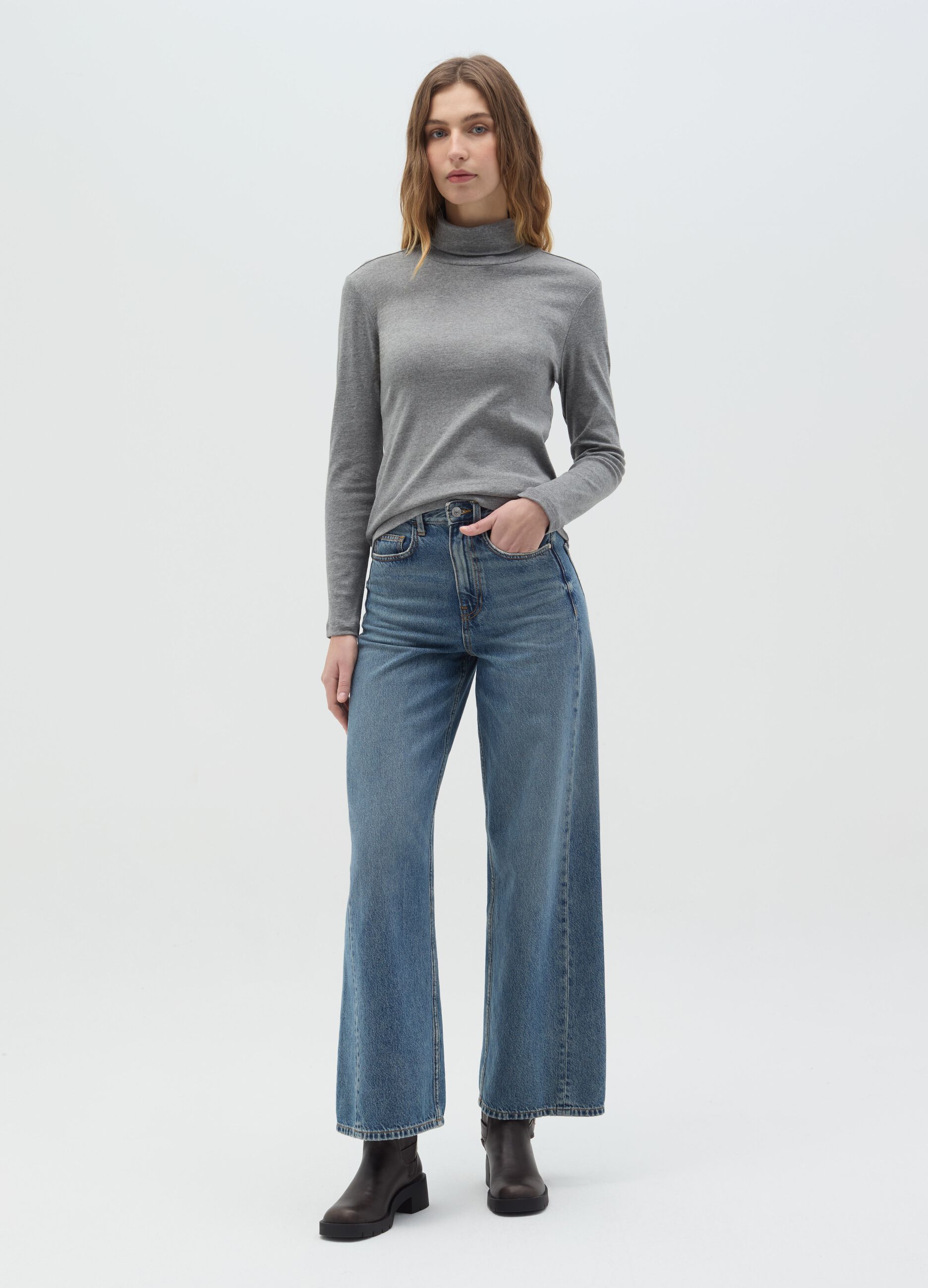 Long-sleeved T-shirt with high neck