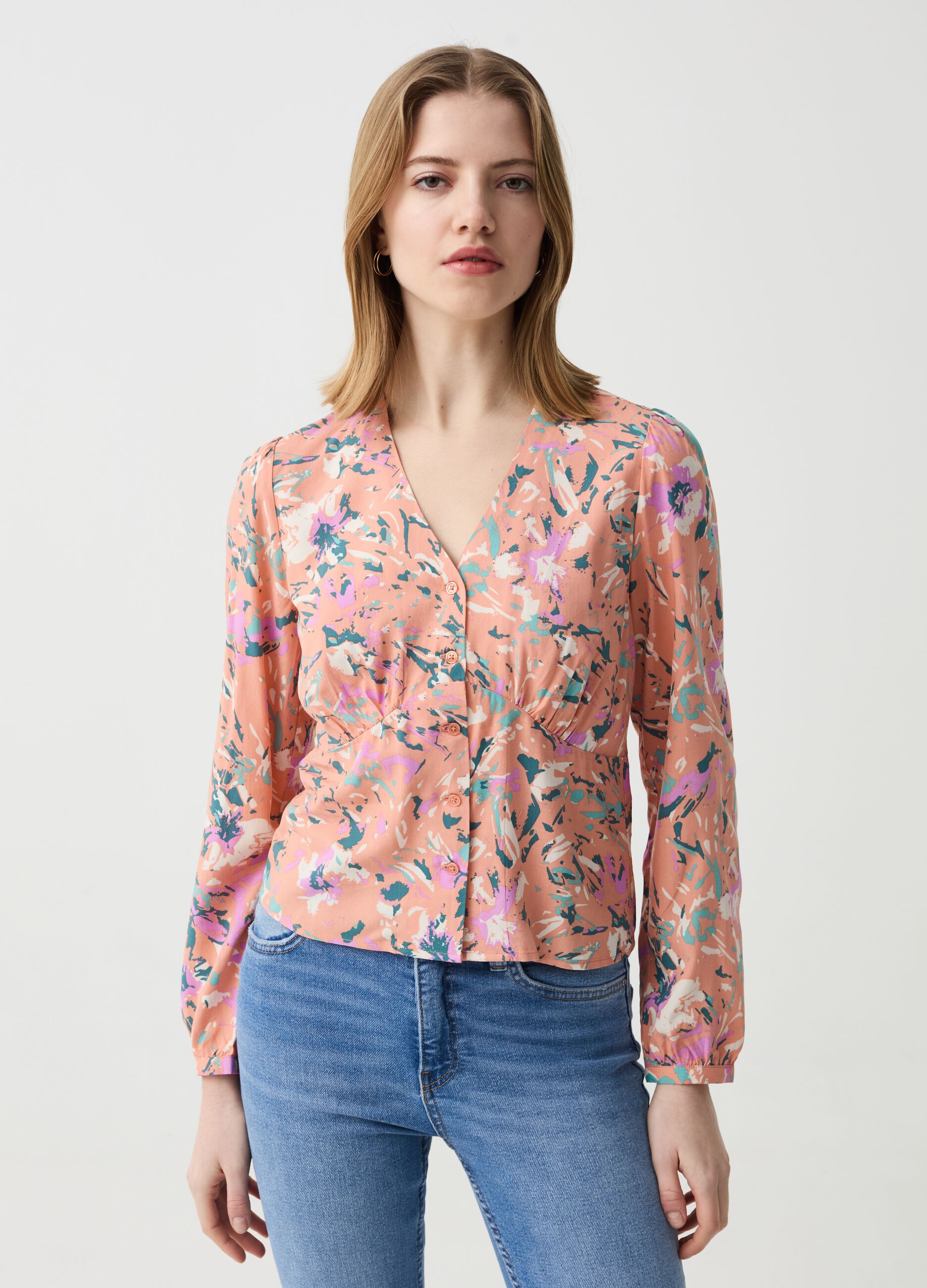 Blusa in viscosa con fantasia scollo a V