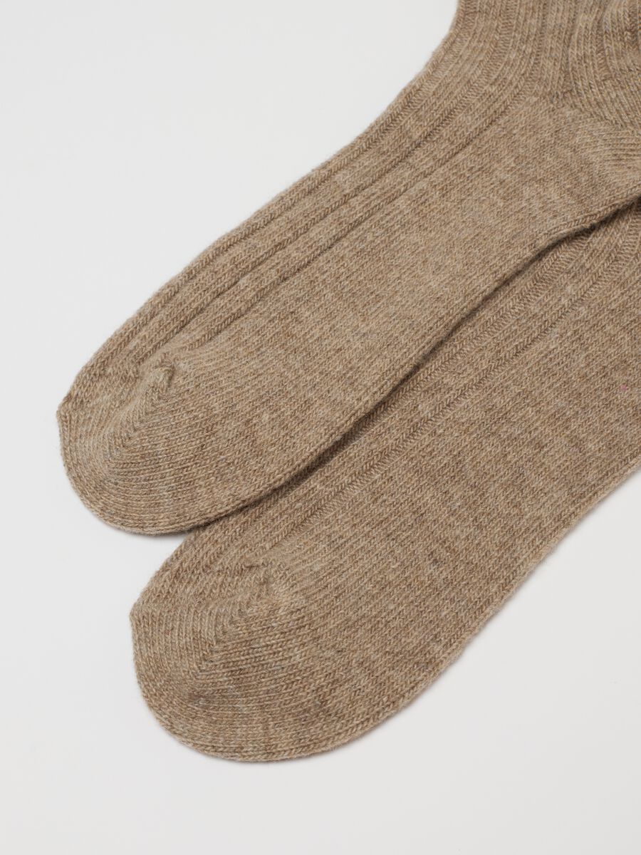 Long beige socks in wool and cashmere blend_2