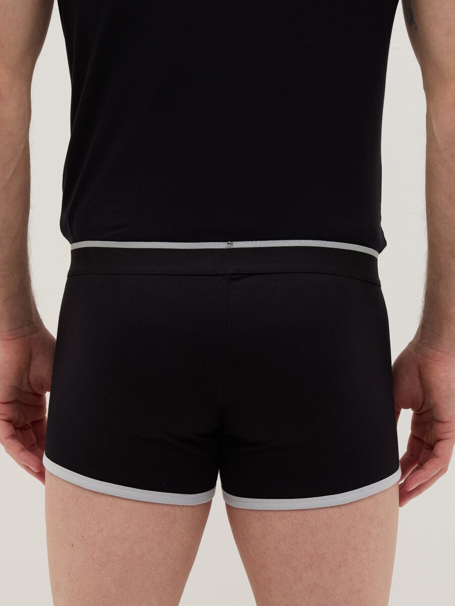 Stretch cotton boxer shorts with contrasting details._3