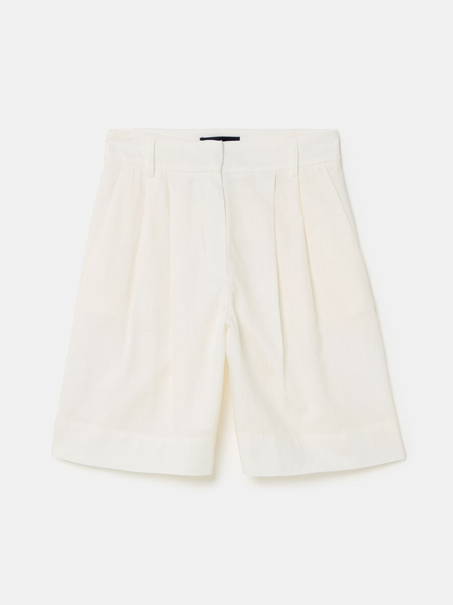 Contemporary shorts with pleating_0