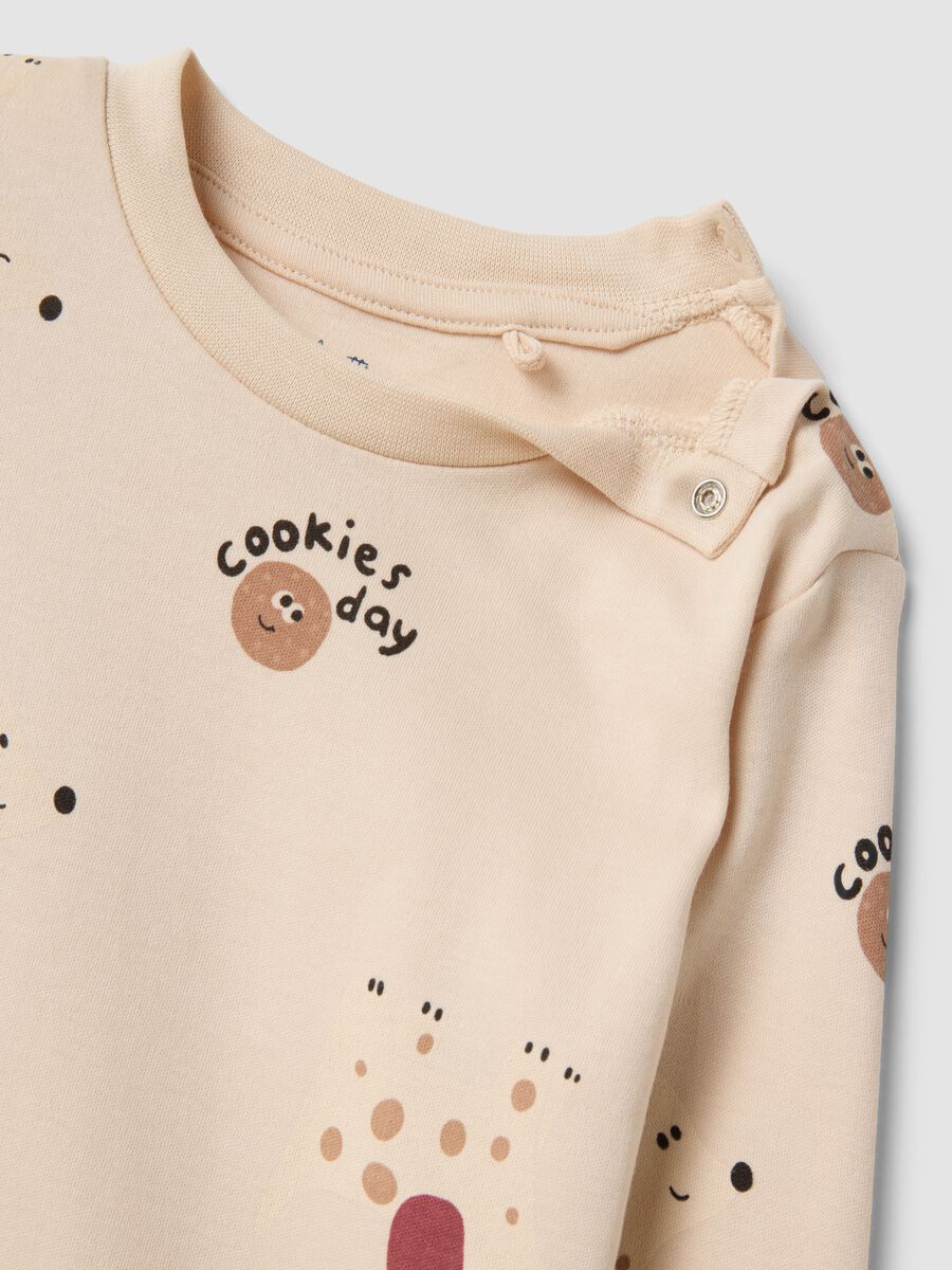 Pigiama beige in puro cotone organico con girocollo e fantasia per neonato_3