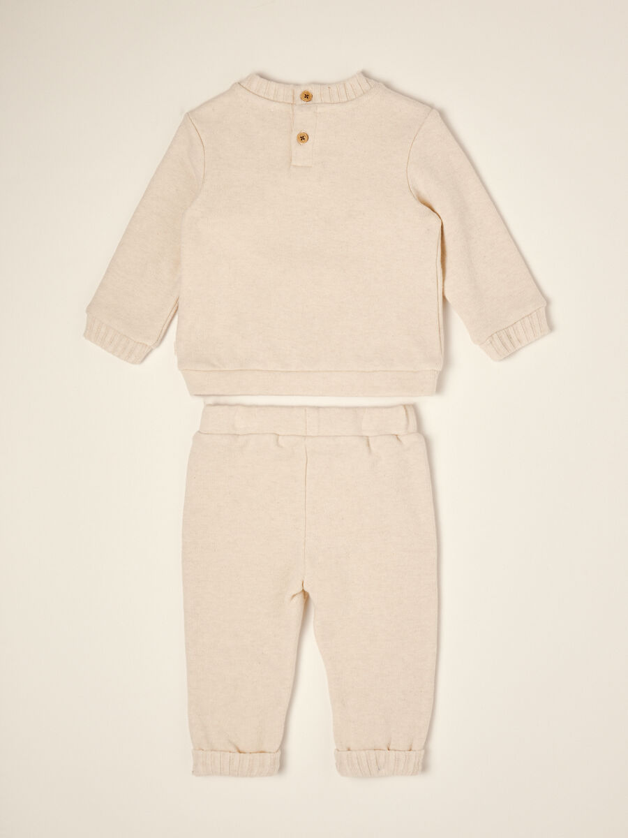 Completo beige in cotone e viscosa elasticizzati con scritta ricamata_1