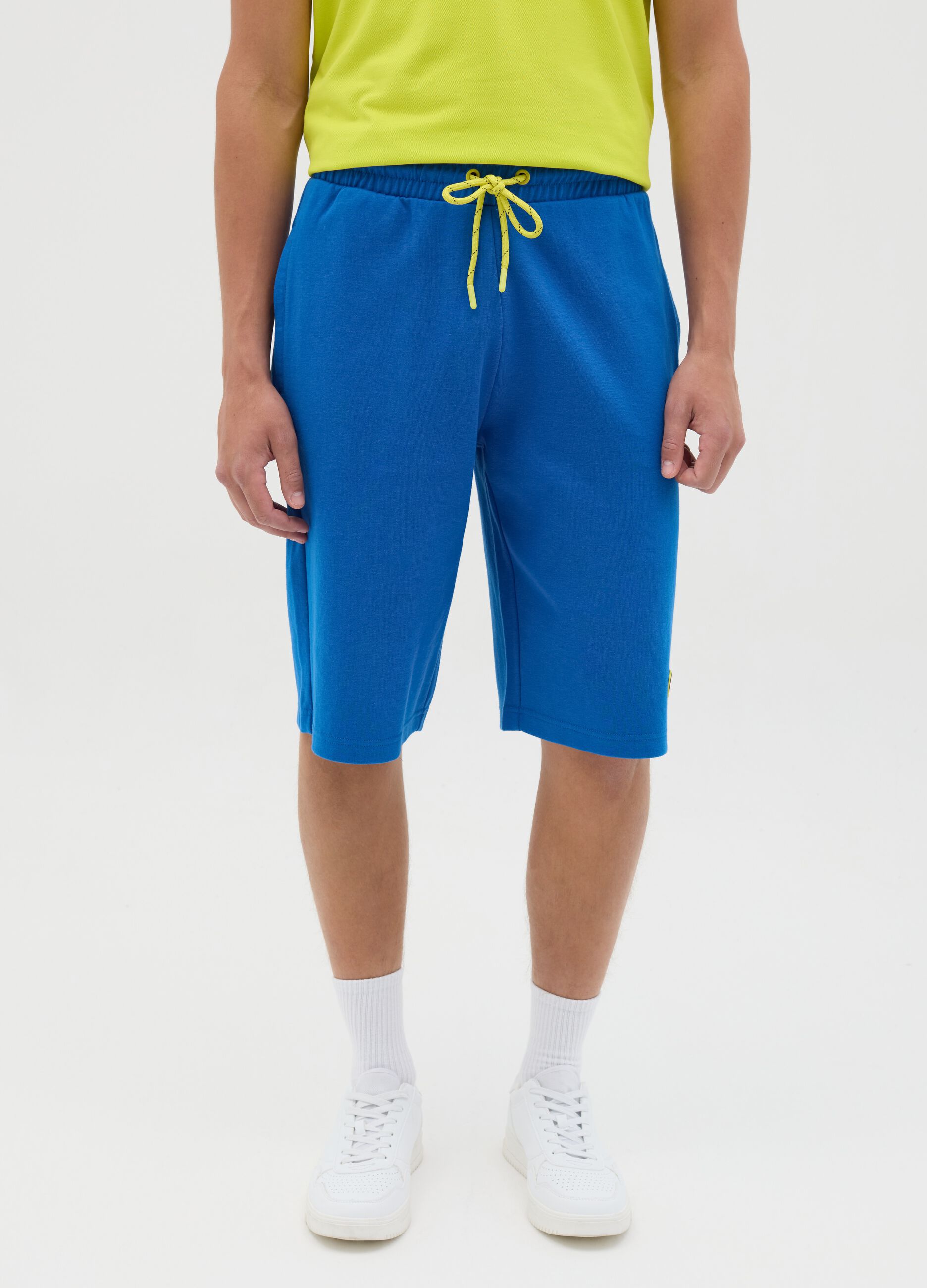 Cornflower blue Bermuda joggers with logo