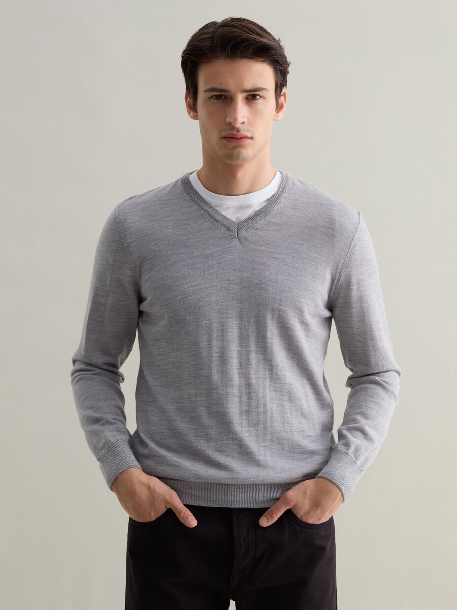 Merino wool pullover with V neck_0