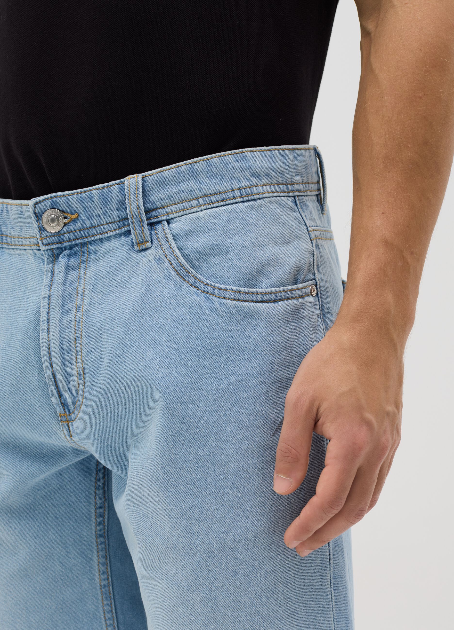 Sky blue slim-fit Bermuda shorts in denim