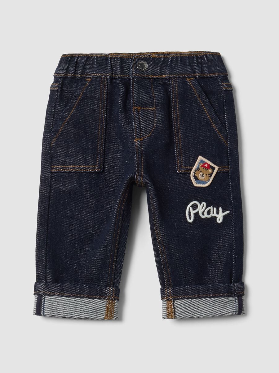 Pantaloni denim blu in cotone elasticizzato con ricamo orsetto per neonato_0