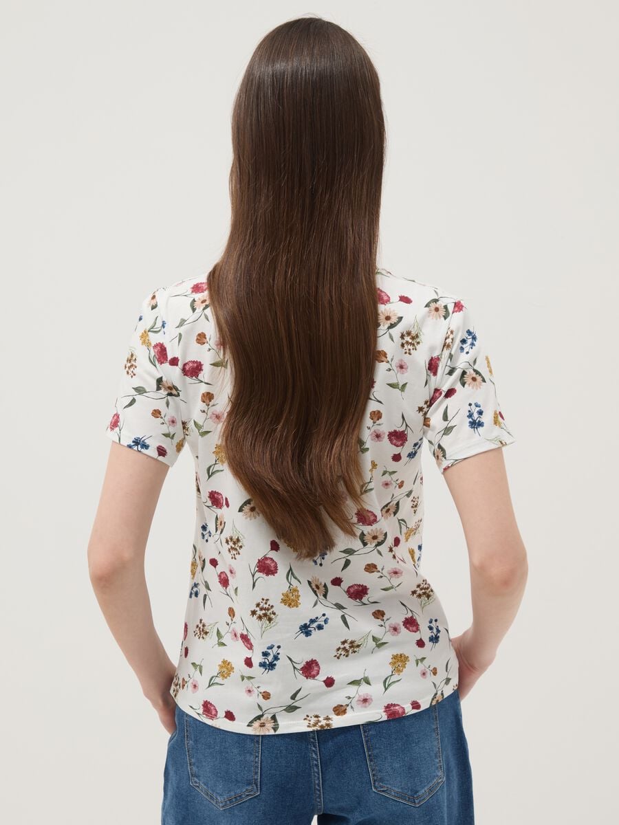 T-shirt bianca in cotone elasticizzato con stampa floreale regular fit_3