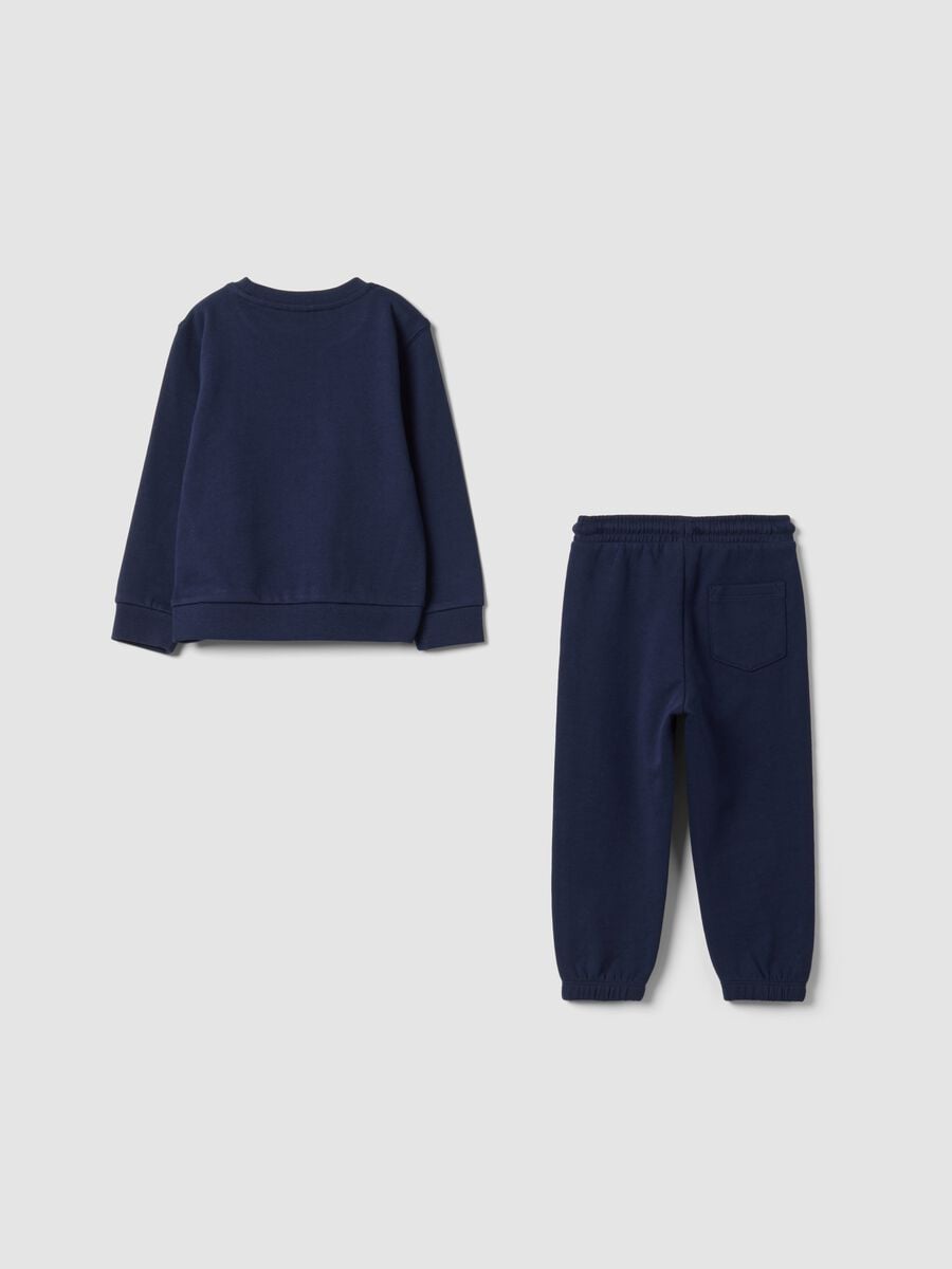 Completo jogging blu in puro cotone con applicazioni sportive per bimbo_1