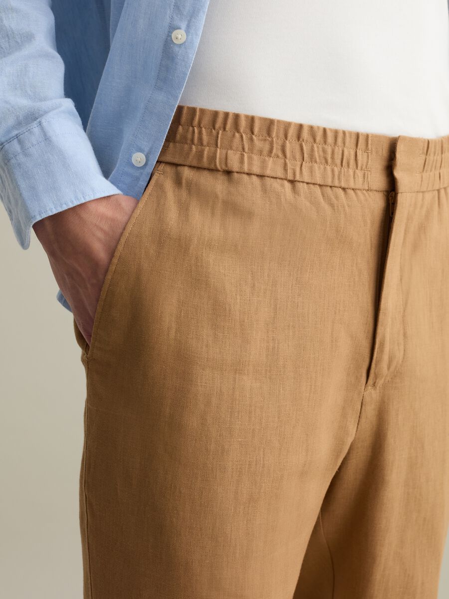 Contemporary trousers in linen_3