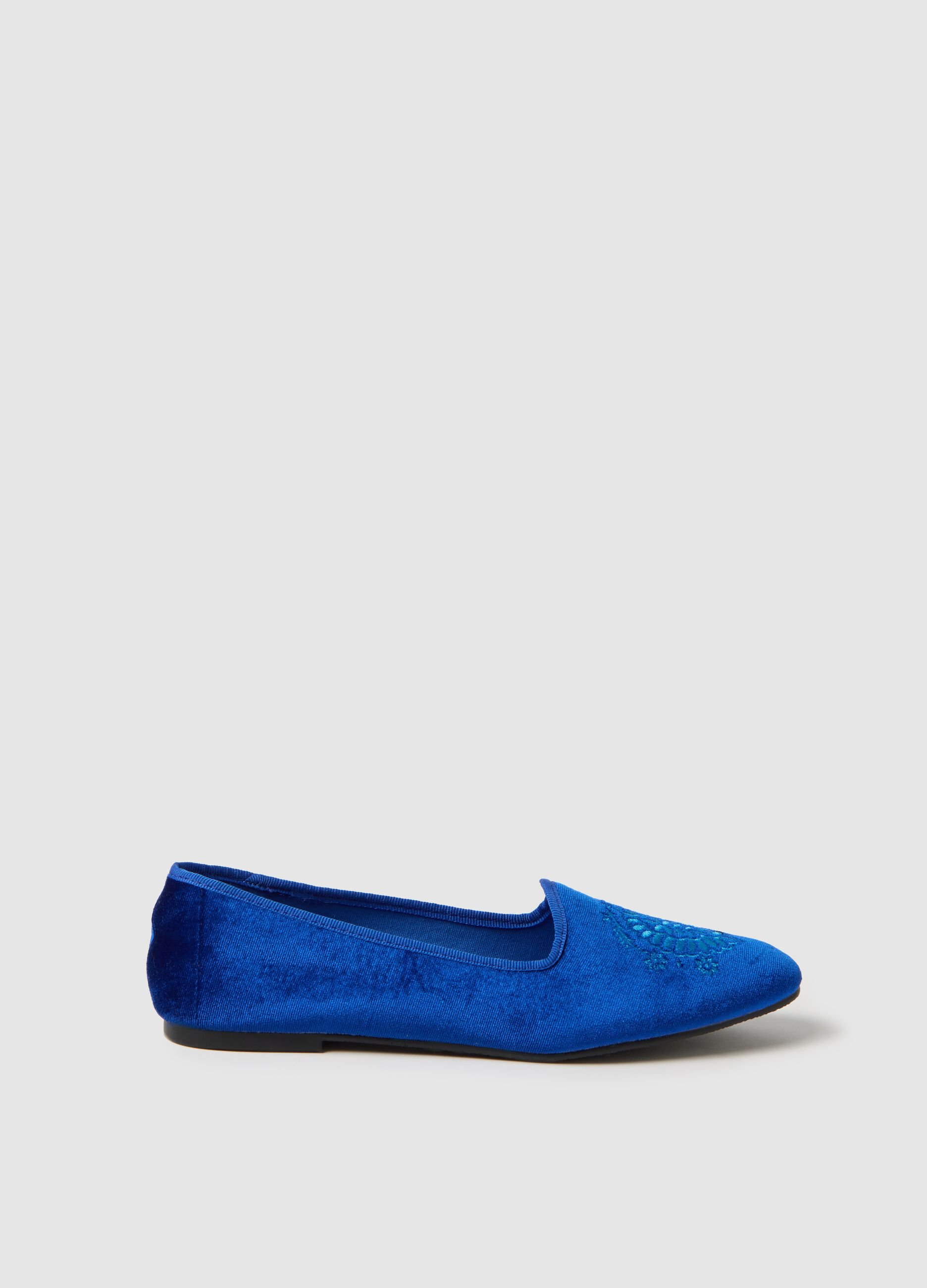 Blue slipper shoes with embroidery