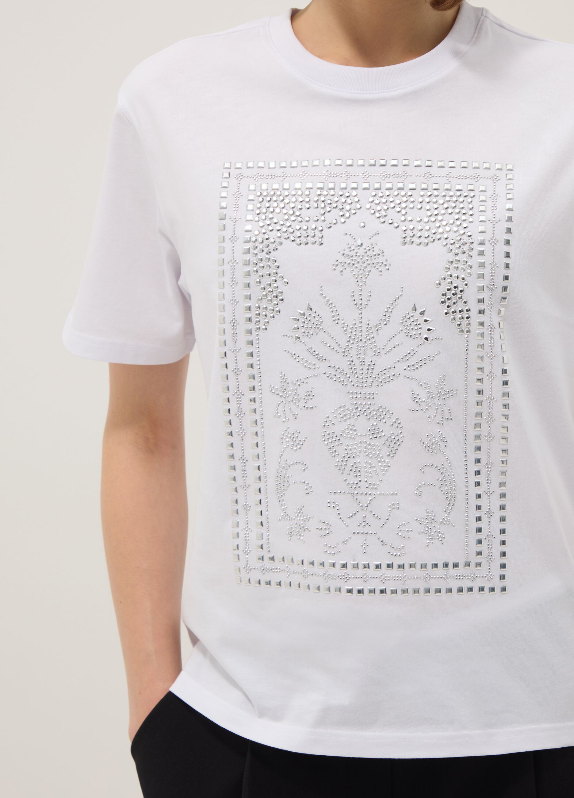 White pure cotton regular-fit T-shirt with rhinestone motif