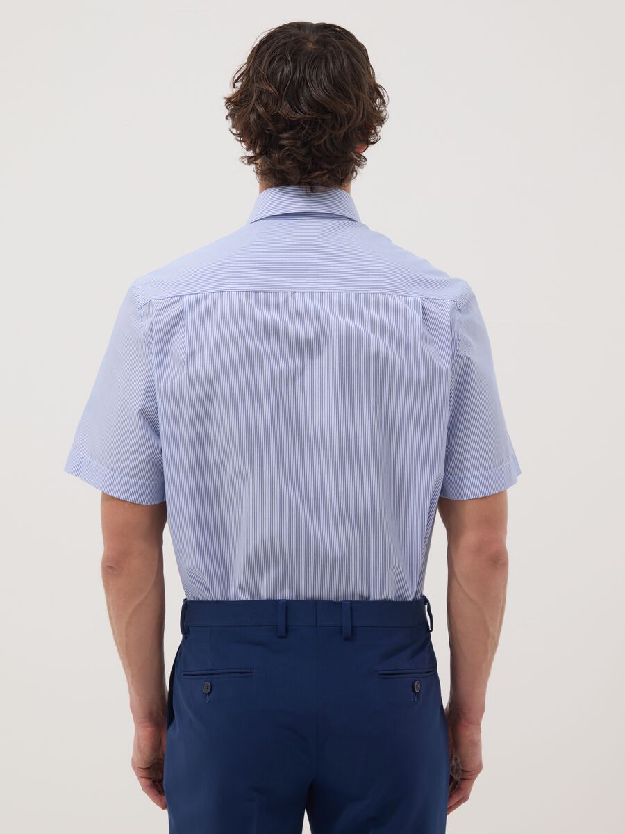 Camicia azzurra a righe a maniche corte regular fit_2
