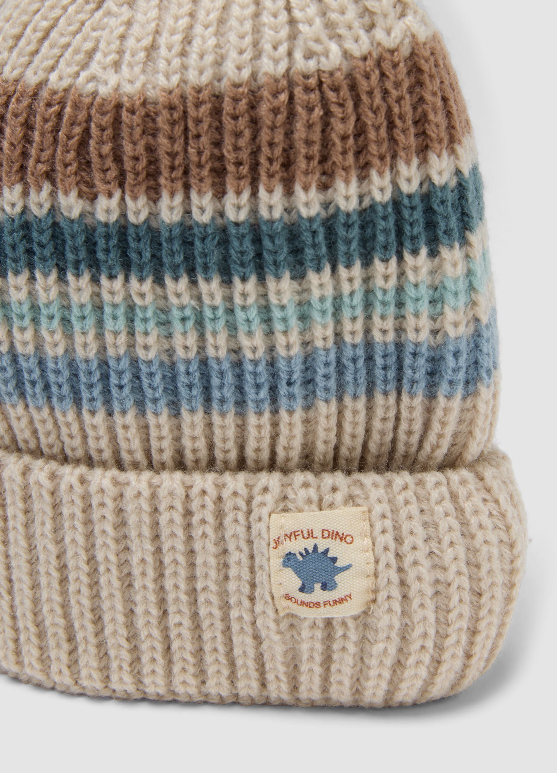 Cappello beige in maglia a righe con risvolto