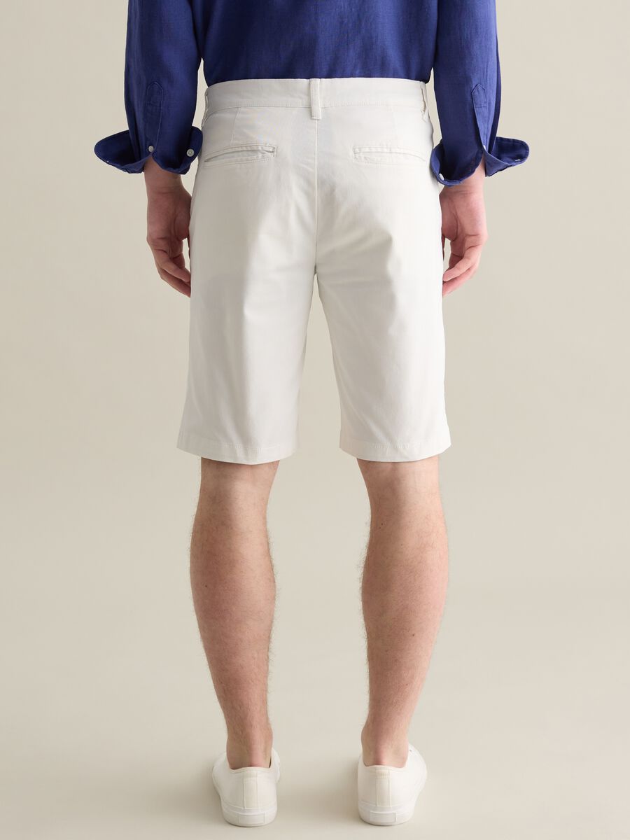 Stretch cotton chino Bermuda shorts_3