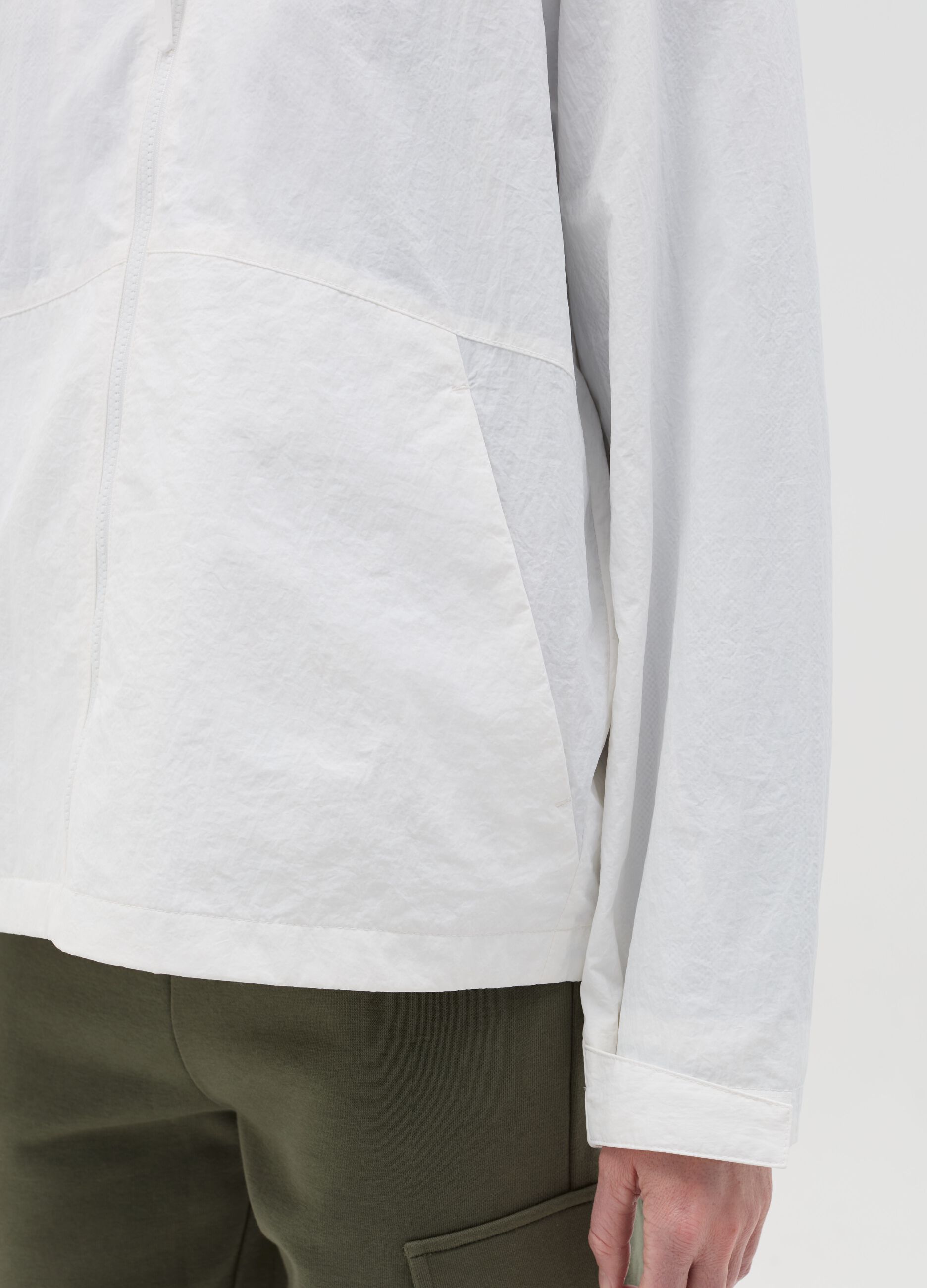 Essential short jacket with zip and hood