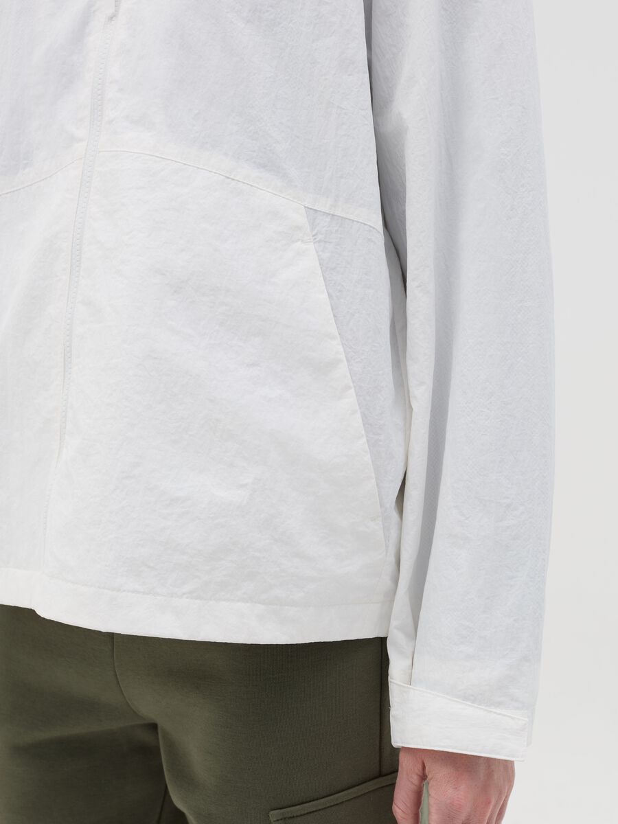 Essential short jacket with zip and hood_2