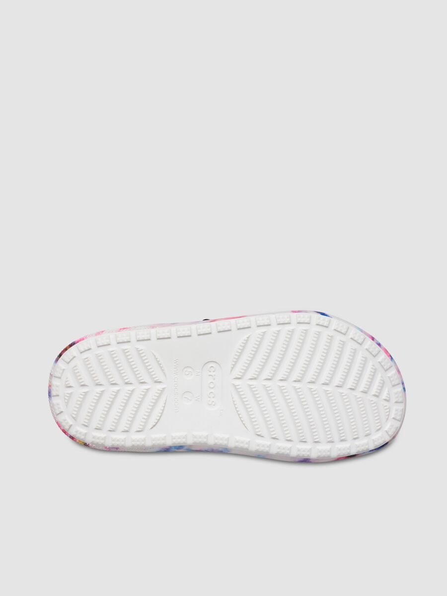 Crocs Classic Cozzy Tie Dye Sandals_3