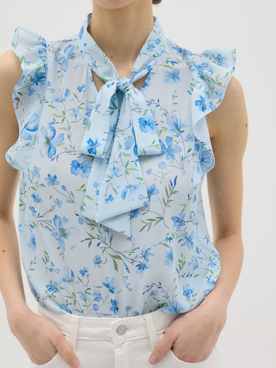 Sleeveless floral blouse with flounce_3