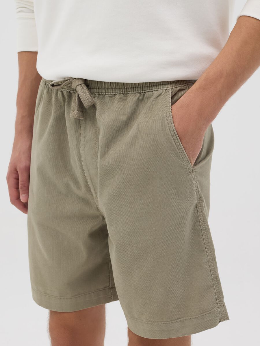 Men’s beige Bermuda shorts in 100% cotton with regular fit and elasticated waist_3