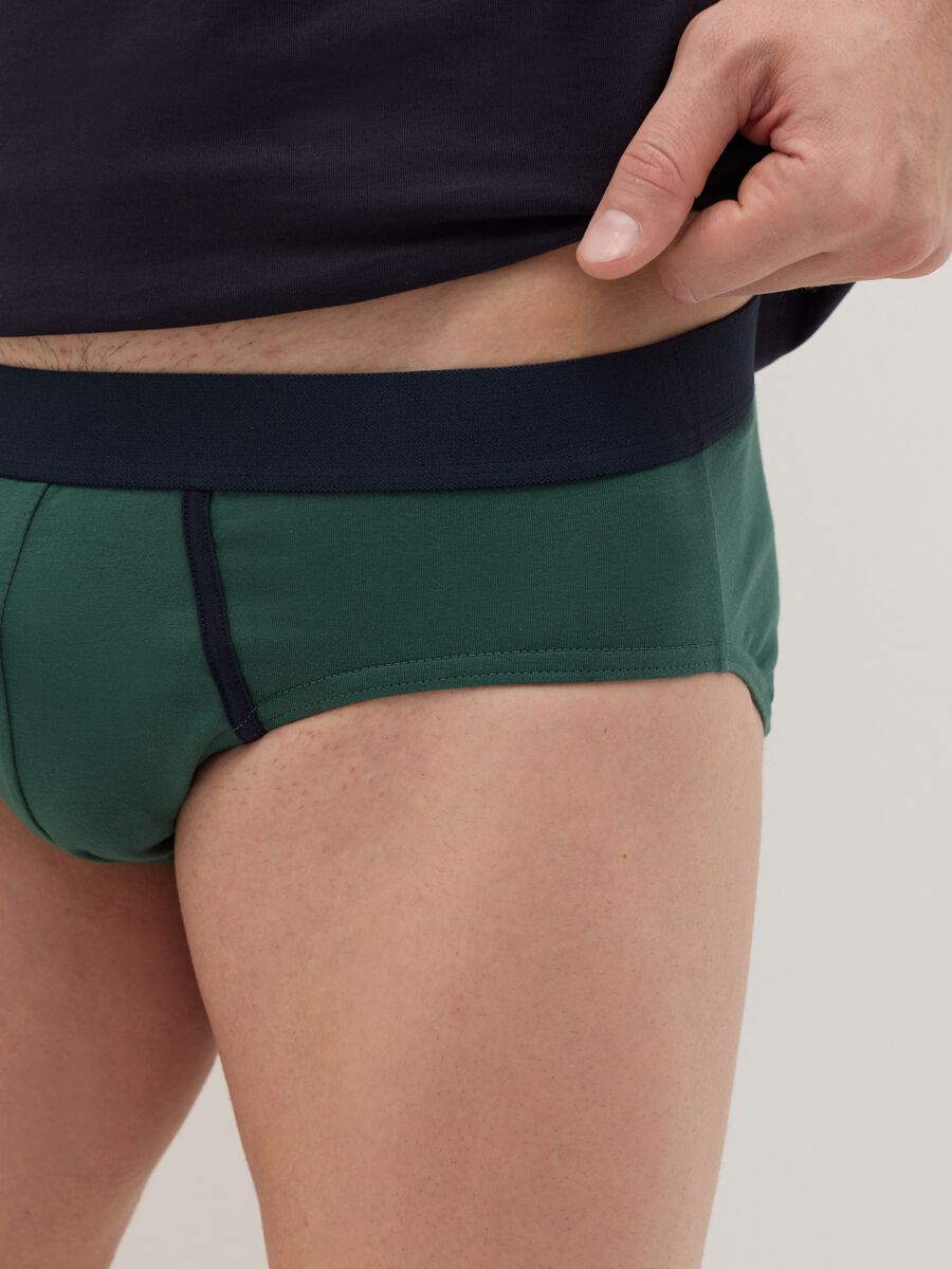 Three-pack stretch briefs with contrasting piping_2