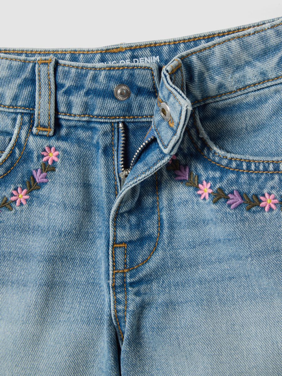 Girls&rsquo; blue denim cotton shorts, regular fit with embroidery_2