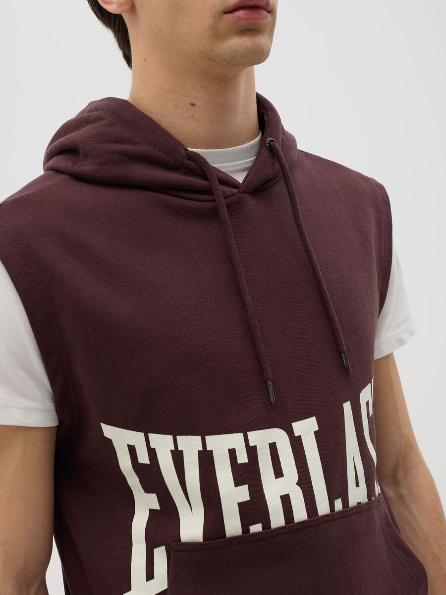 Brown sleeveless sweatshirt with print_2